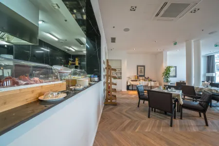 Bellevue Superior City Hotel Отели рядом с достопримечательностью «Собор Святого Иакова»