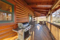Deck and Mtn Views! Luxe Log Cabin in Waynesville - Wifi