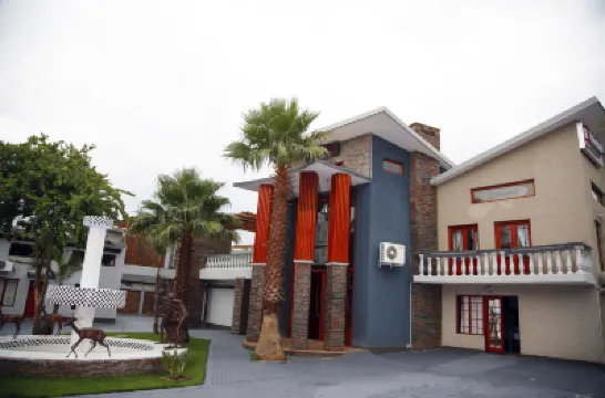 Travetel or Tambo Airport Hotels near Woodbridge Square