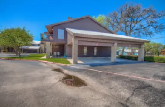 鐵仙人掌Comal CW C102 2卧室公寓 由RedAwning提供