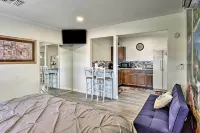 8 Mi to Universal Orlando Studio with Fire Pit! Hotels in Pine Castle