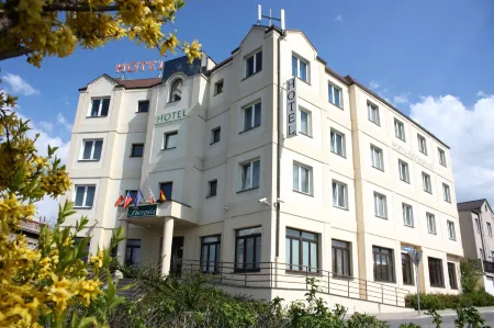 Hotel Theresia Отели рядом с достопримечательностью «Golf Club Podebrady»