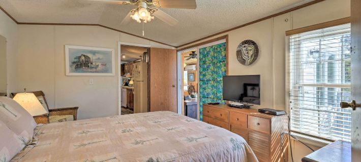 Quaint Chincoteague Island Hideaway w/ 2 Porches! Ξενοδοχεία στην πόλη Accomack County