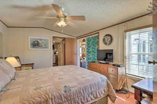 Quaint Chincoteague Island Hideaway w/ 2 Porches! - Kitchens