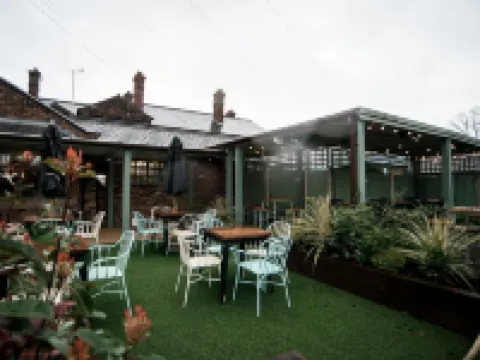 Cat & Lion Country Pub and Hotel Hotels near Manchester Ship Canal