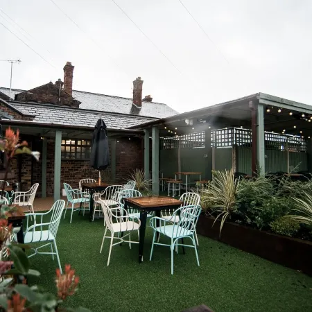 Cat & Lion Country Pub and Hotel