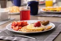 Looking Glass Beachfront Inn - breakfast