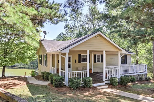 Lakefront Cottage w/ Private Hot Tub! - 3-Star