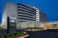 Crowne Plaza AUBURN HILLS by IHG - parking