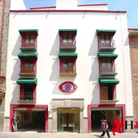 Hotel Leones