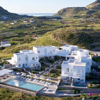Milos Breeze Boutique Hotel โรงแรมใกล้หาด Tria Pigadia Beach