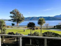 Fiordland Lakeview Motel and Apartments - Mountain view