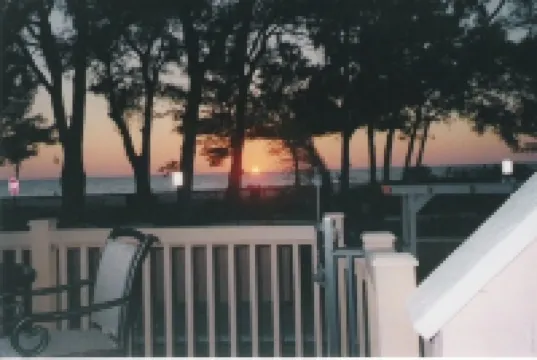 Villa-style condo with pool and beach access - Condo 8