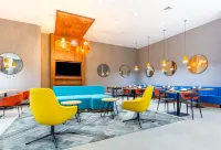 Tru by Hilton Chillan Ferrat - breakfast