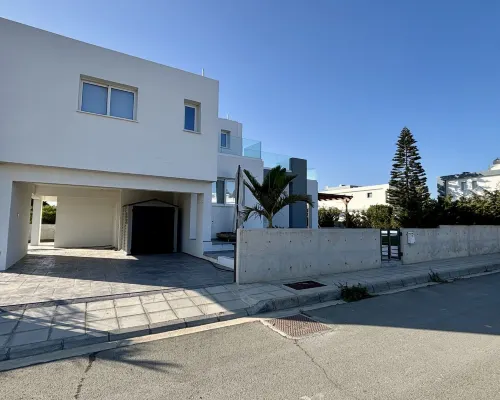 Sunrise Villa with Pool by TrulyCyprus Hotels in Perivolia