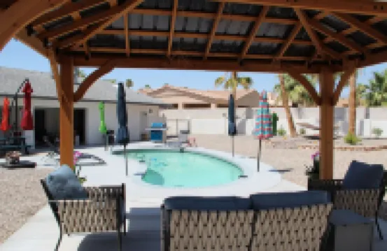 Hot Havasu Escape!!!  Spacious 4-bedroom pool home in great location, Sleeps 12