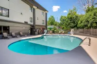 Spark by Hilton Asheville Blue Ridge Parkway - Pools