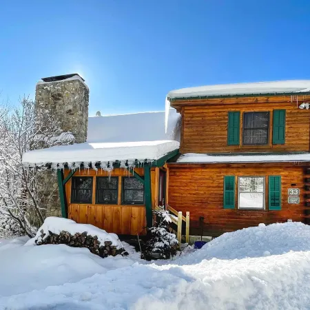 Game Room & Hot Tub: Pet-Friendly Mount Snow Gem