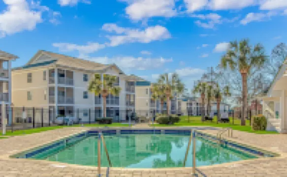 Stylish Condo with Scenic Golf Course Views - Cozy Retreat Hotels in Carolina Forest