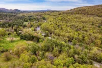 Secluded Modern Enclosed Patio Forest Views Woodland Zen by AvantStay Hotels in Stockbridge