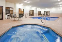 Holiday Inn Express & Suites Mcpherson by IHG