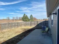 Nice 3 BDR 2 Bth house+Garage+Fenced backyard