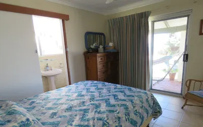 Beachfront Holiday House - Pet Friendly Ocean Frontage Hotels near Dolphin Quay