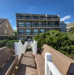 Beach, ocean front condo 6 guests , 2 br, queen sofa bed,  p.u. crib. Hotels near Tomlinson's Surfside