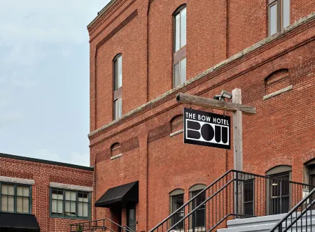 The Bow Hotel Отели рядом с достопримечательностью «St. John's Episcopal Church»