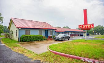 Budget Inn by OYO Palestine TX Hwy 79