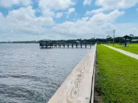 Cozy Beach Town Getaway 5 Minute Drive From The Beach - Homestays