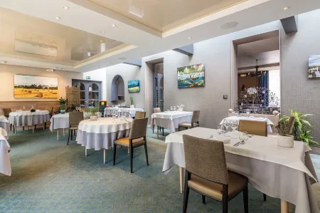 Logis Hotel Restaurant Auberge de La Sélune Отели в г. Сен-Лоран-де-Тергат