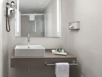 NH Madrid Atocha Hotels near Retiro