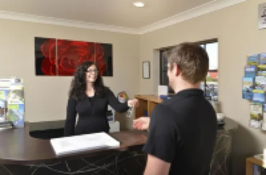 나이츠브리지 코트 모터 로지