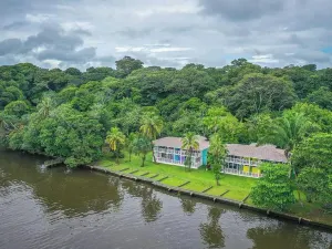 Tortuga Lodge