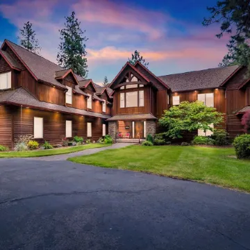 Cdas Finest Secluded Waterfront Estate 7000 Sq ft 5 Forested Acres-Close to Town