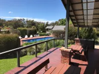 Prom Coast Holiday Lodge Hotels in Foster