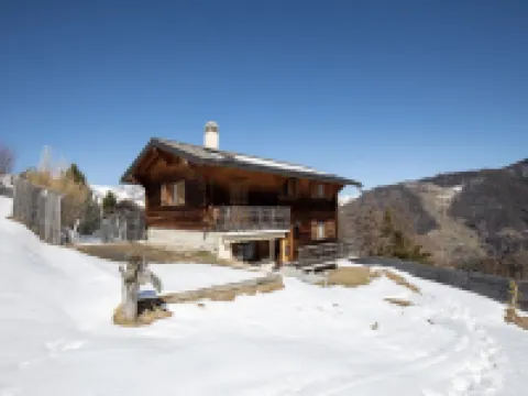Chalet la Caleche Hotels in Riddes