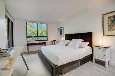LUXURY KEY BISCAYNE OCEANFRONT 3 BEDROOM/2 BATH CONDO FULLY RENOVATED  IN 2021 Hotels in der Nähe von The Ritz-Carlton Spa