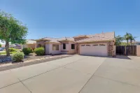 3 Mi to Santan Village: Home w/ Covered Patio - Homestays