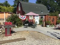 Converted Barn Overlooking Pool in the Heart of the Russian River Valley!Central Sonoma - Cutrer Vineyards Inc附近的飯店