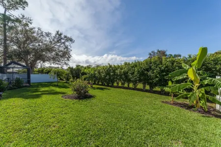 Quiet,Pet friendly house that feels just like Home! close to shopping,FGCU,beach Отели в г. Три-Окс