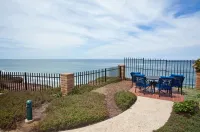 BEAUTIFUL OCEAN VIEW--STEPS TO THE BEACH Hotel a Solana Beach