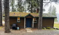 Lake View Cabin at Blue Creek – Romantic Pet-Friendly Getaway in Coeur D’Alene