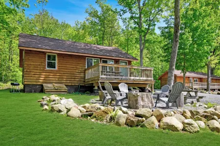 Modern and Spacious Cabin w/ Firepit - Walkable to Beach & Close to Town!