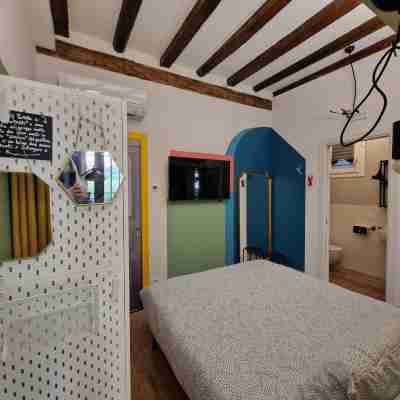 Studio apartment to get to know Padua on foot and reach Venice by river Rooms