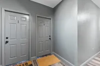 2Bdrm Stay in Downtown Cape, Walkable, Laundry