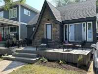 Recently Renovated Cozy House on Monona Bay with Lake Access