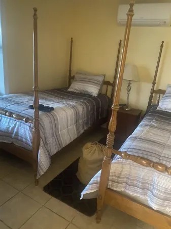 Cool house with AC in charming Dundee with gorgeous views of the lake Отели в г. Баррингтон