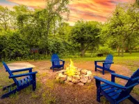 Castroville Riverfront Cottage - Fire Pit, 3 Bedroom, Screen Porch, Kid Friendly Hotels in Castroville